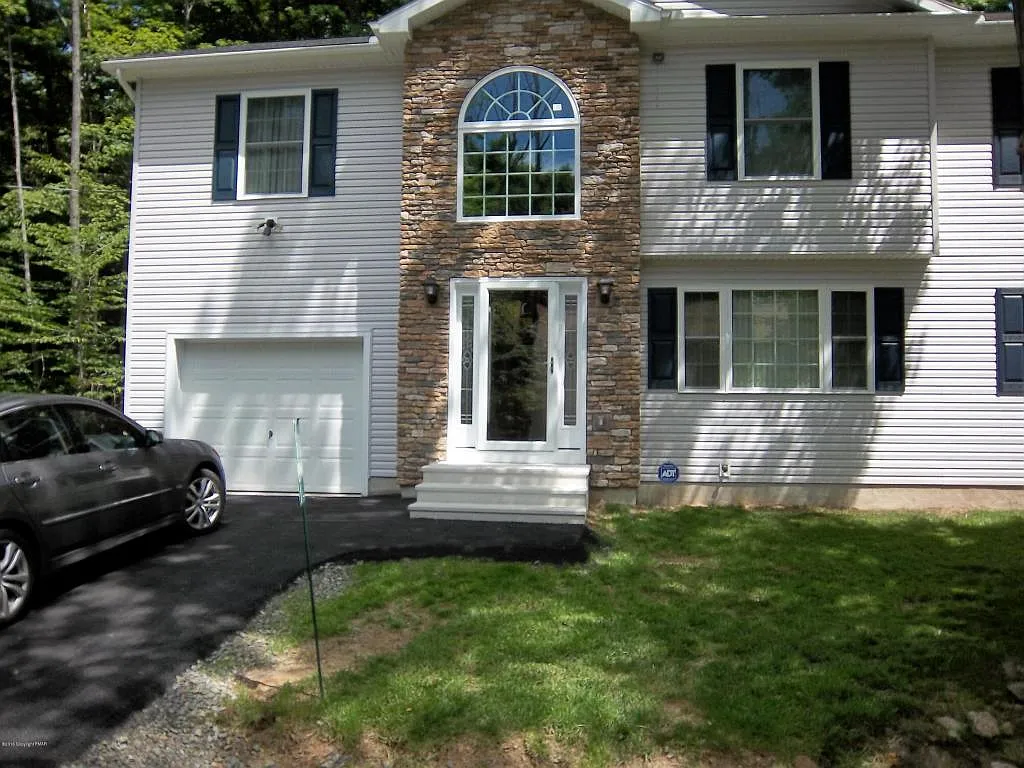 7101 Robinwood Dr photo 1