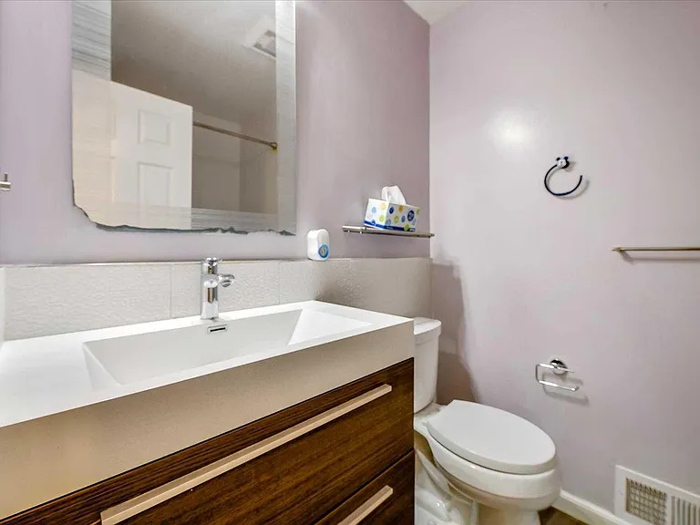 300 Salsbury Dr — Photo 22