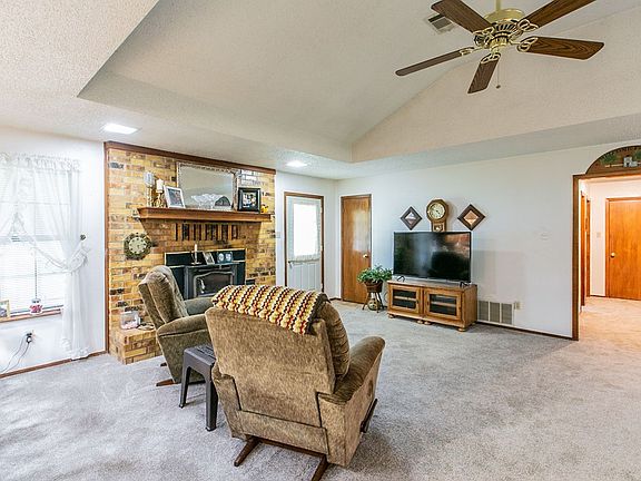 4th image of 104 Deer Wood Dr