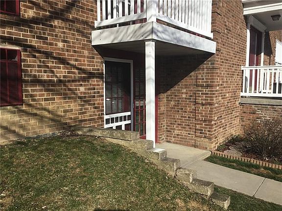 2nd image of 966 Woodhollow Dr #1A