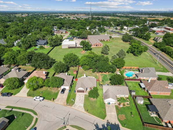 202 Linda St, Aubrey, TX 76227