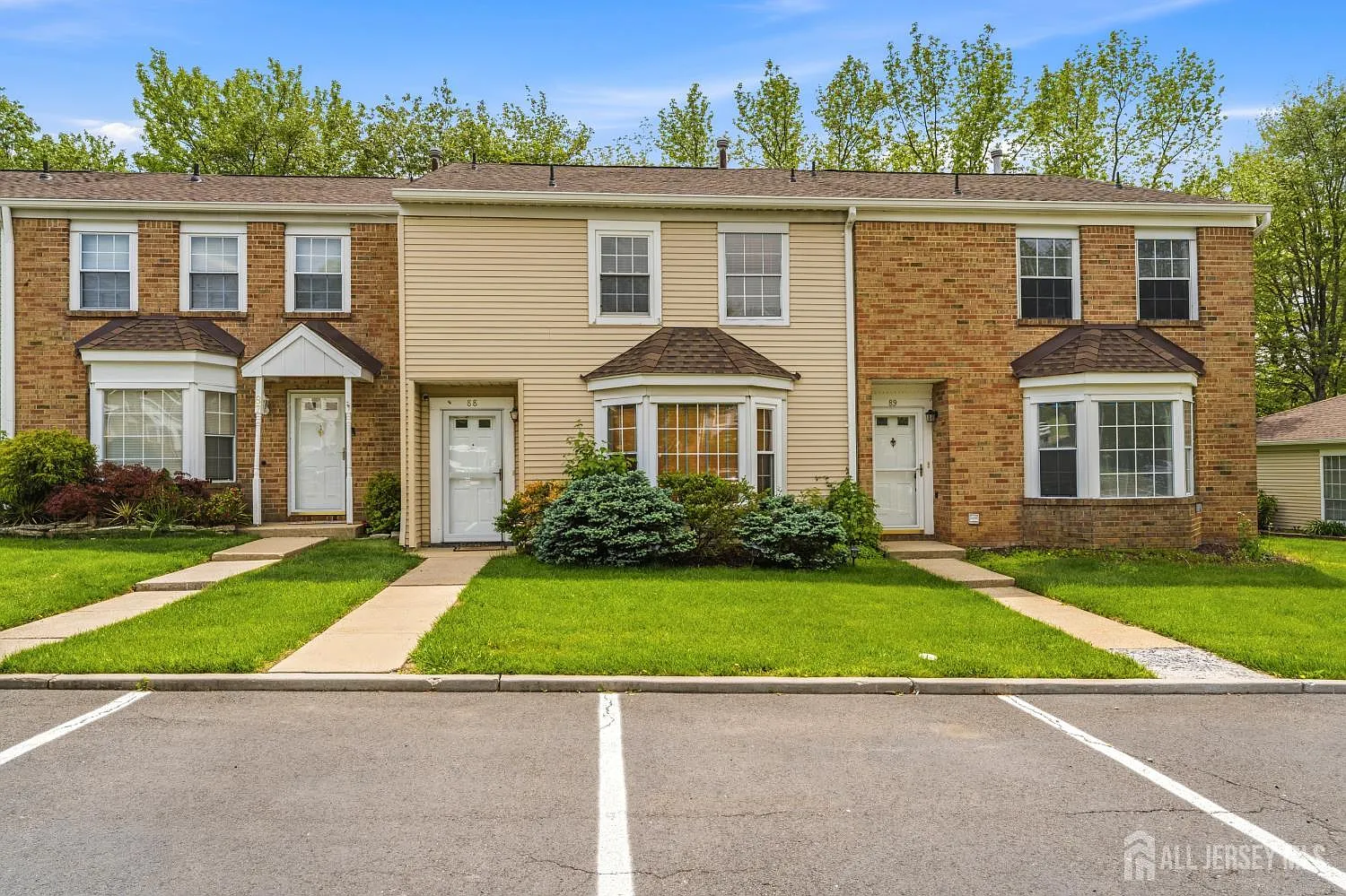2 bed, 2.5 bath, 1781 sqft, $3,000 — Photo 1