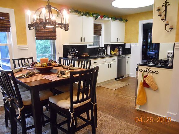 Eat in Kitchen with upgrades