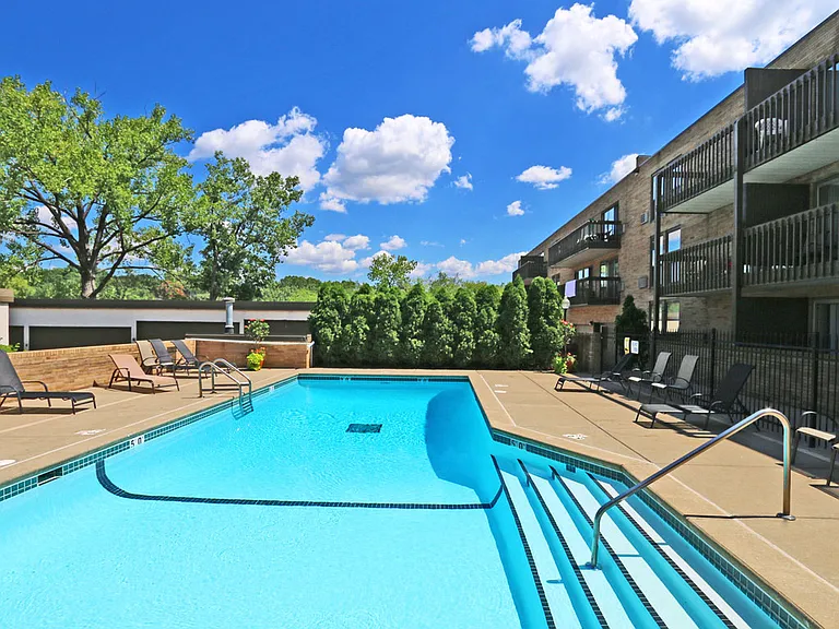 Lexington Hills Apartments — Photo 23