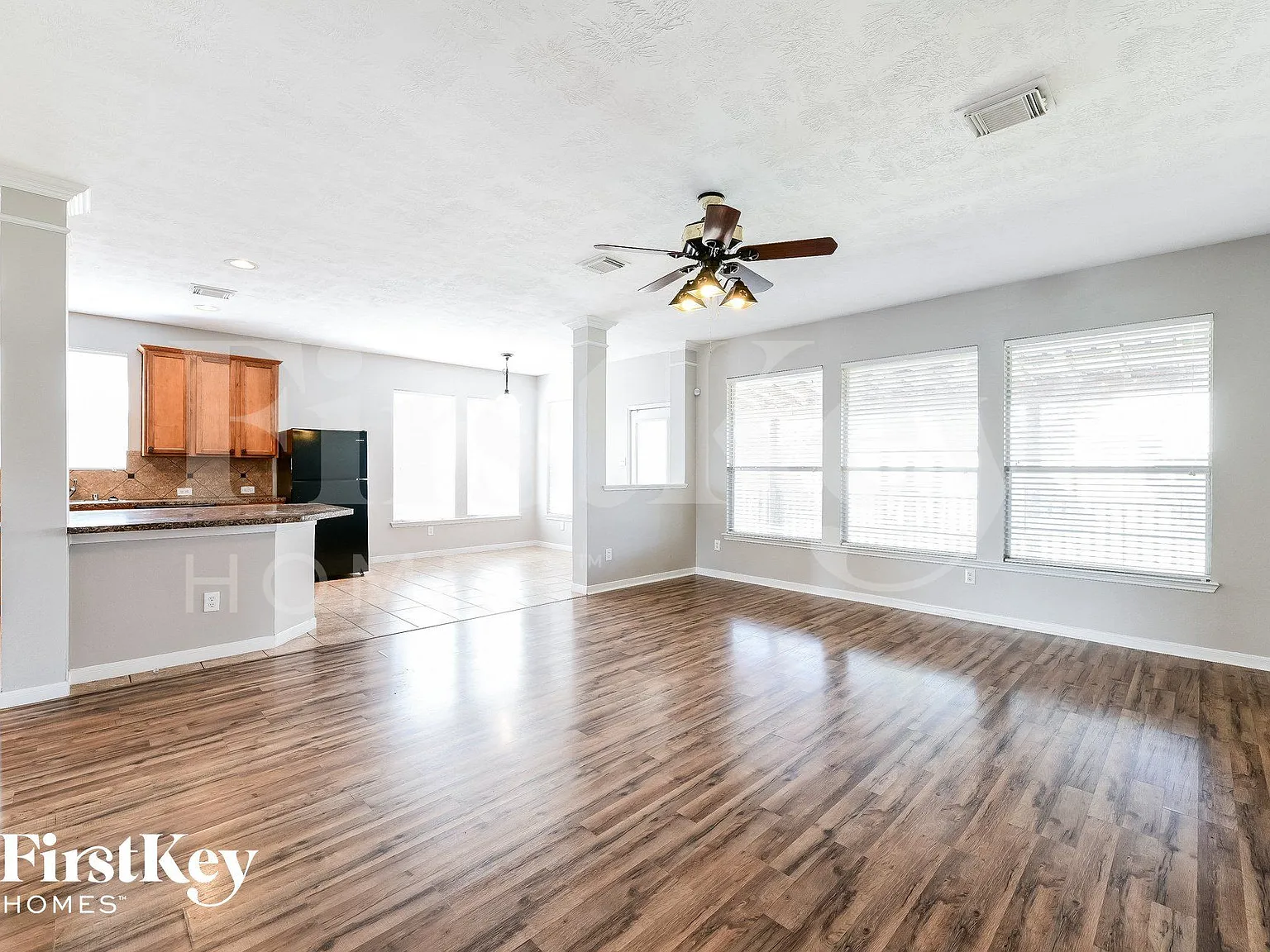 5 bed, 3.0 bath, 2756 sqft, $2,405 — Photo 2