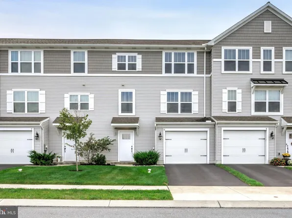 6 Southside Dr, Willow Street, PA 17584