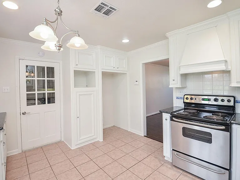 3914 Daphne St — Photo 9