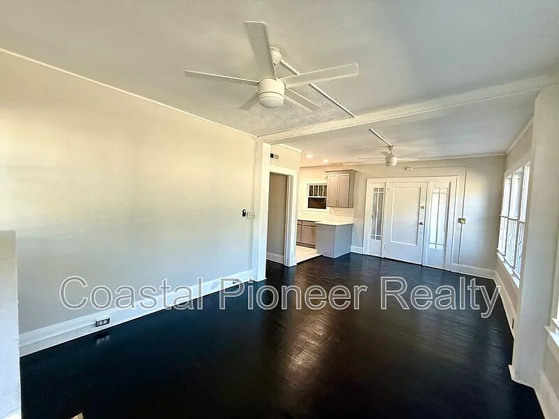 4015 N Seminole Ave — Photo 3