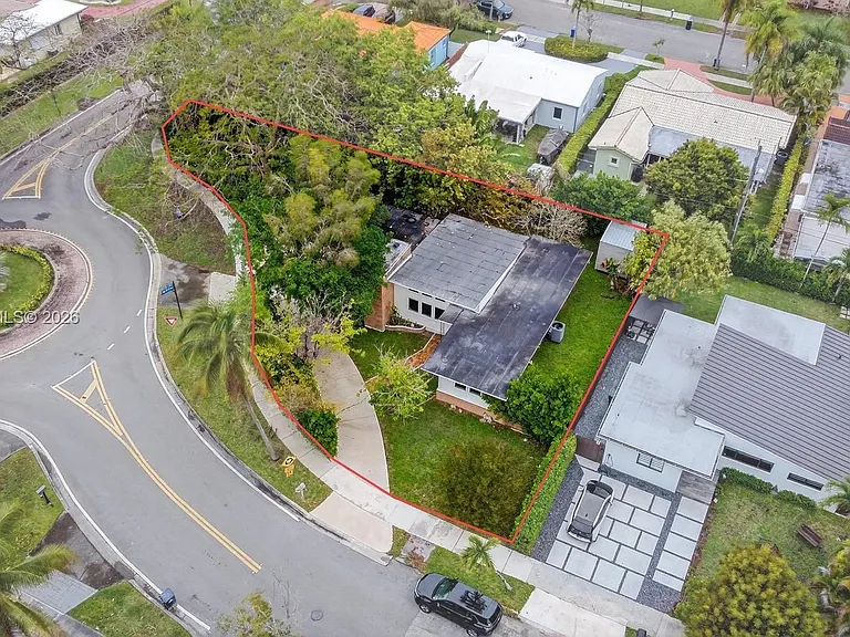 6395 SW 42nd Ter — Photo 32
