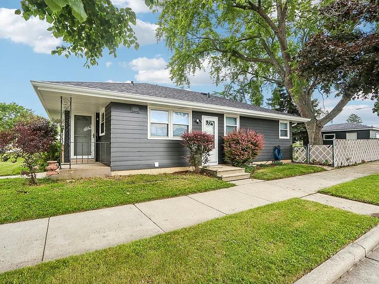 2223 Grove Ave — Photo 3
