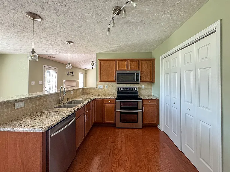 1945 Yellowbrick Rd — Photo 12