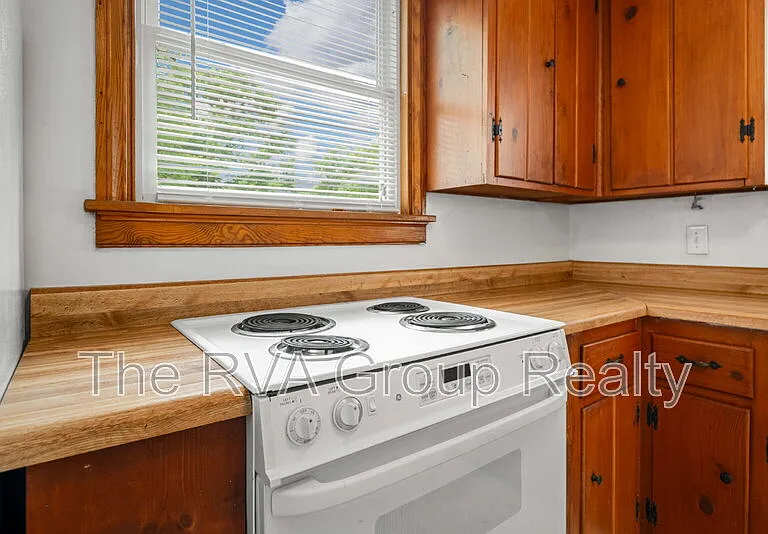 10530 Lambeth Rd — Photo 19