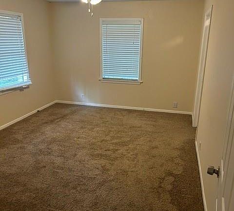 4th image of 9833 Westview Dr