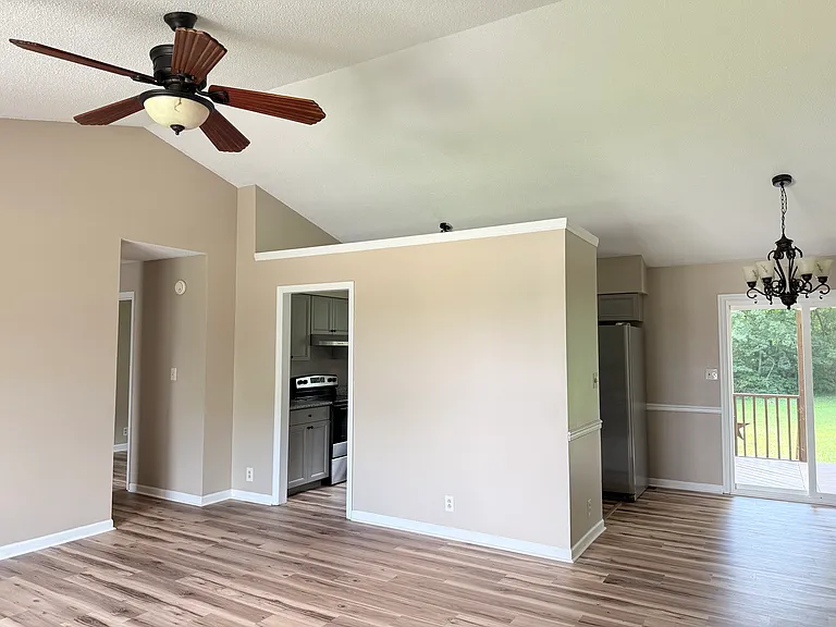 602 Blackburn Dr — Photo 4