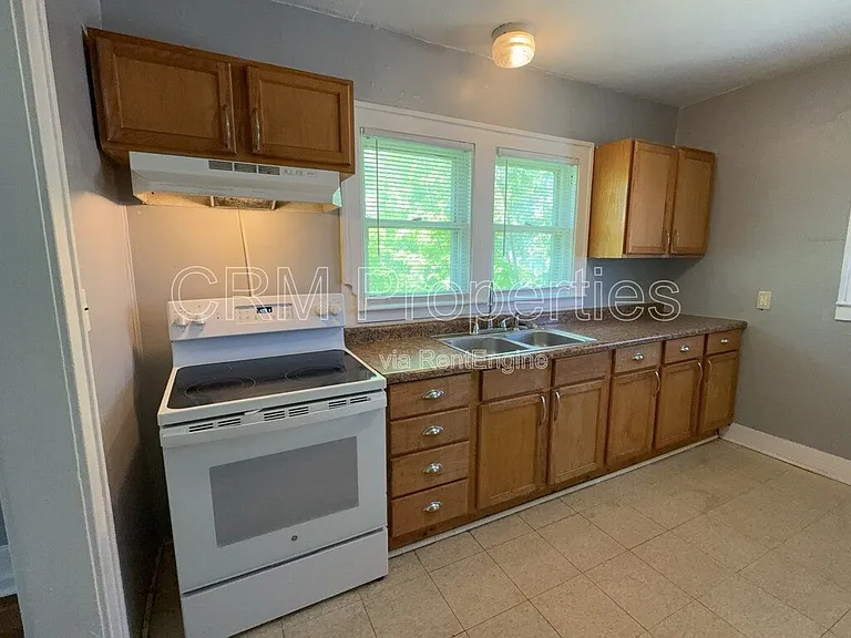 809 N Webster St — Photo 8