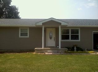 63 Pine St, Carrollton, IL 62016