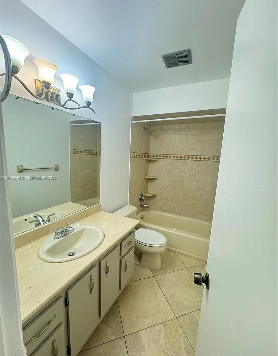 3 bed, 1600 sqft, $2,650 — Photo 3