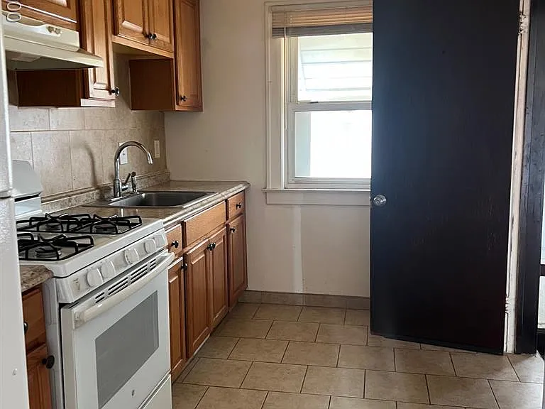6406 Mead St — Photo 5