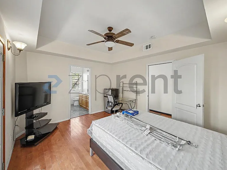 233 S Benton Way — Photo 21
