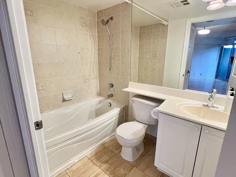 78 Harrison Garden Blvd #914 — Photo 8