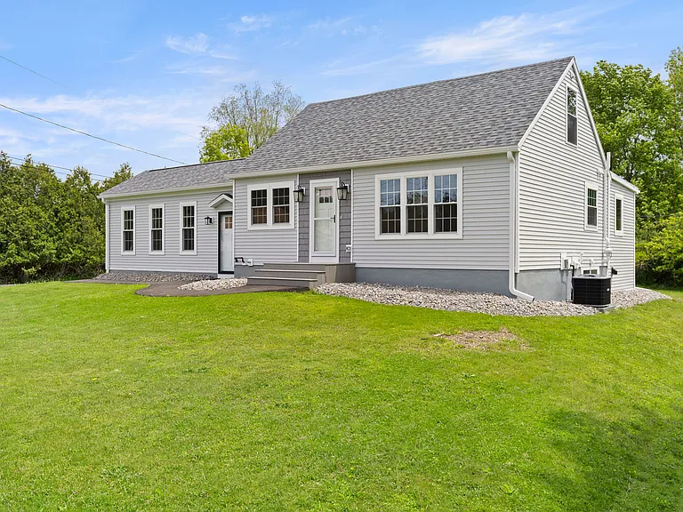 116 Winchester Dr — Photo 2