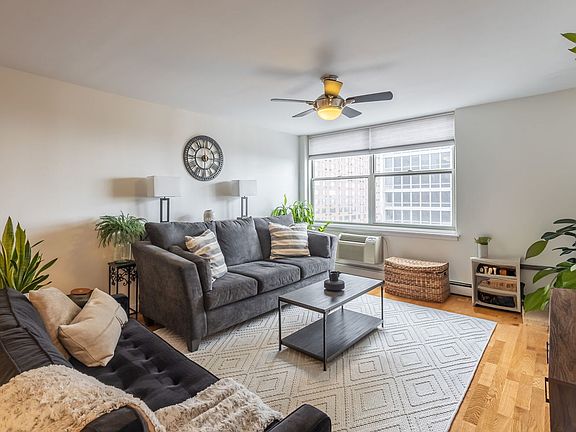 2nd image of 3033 N Sheridan Rd APT 1203