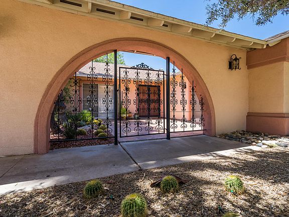 3rd image of 10504 W Kingswood Cir