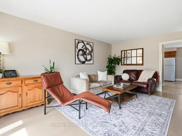 28 Chartwell Cres, Guelph, ON N1G 2T7