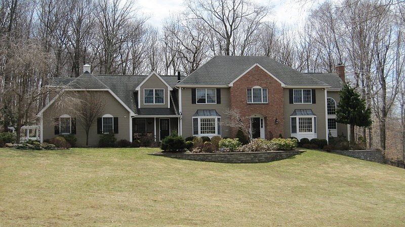 1st image of 24 Old Farmstead Rd
