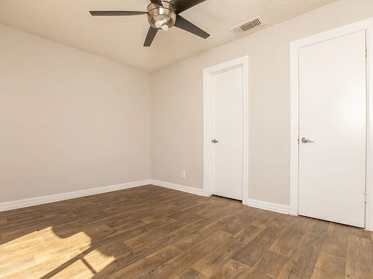 Fredericksburg Place Apartments — Photo 21