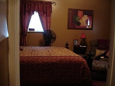 3rd image of 1104 Lambert Ln