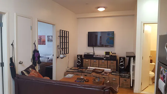Rented by MCR Realty | media 5