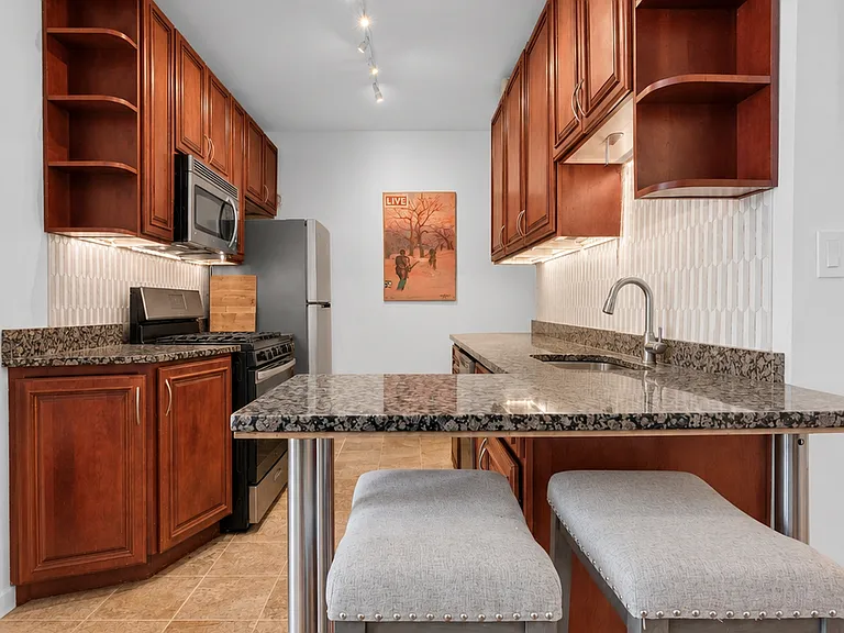 2090 Madison Ave #3E — Photo 5