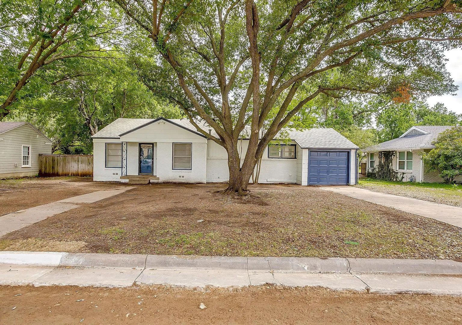 Fresh on the Market- 2 Bed, 1 Bath home in Westcliff, Minutes from TCU- 76109 — Photo 1