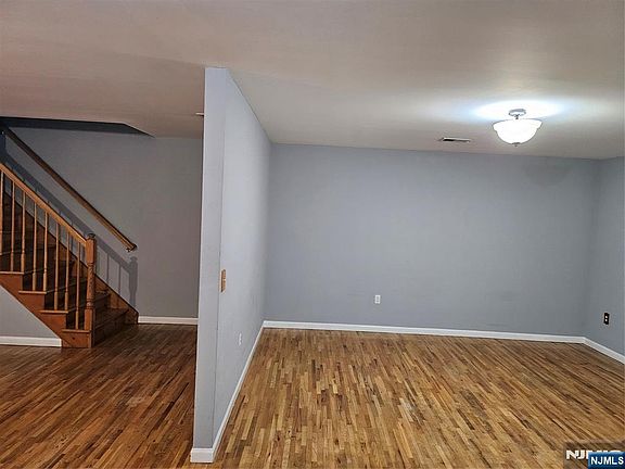 4th image of 590 Schuyler Ave