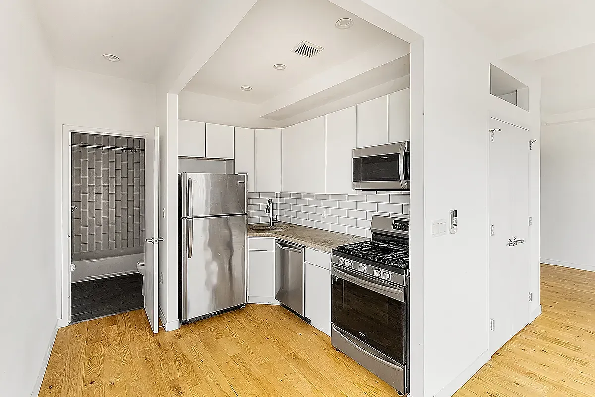 431 Wilson Avenue — Photo 3