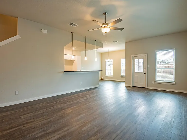 640 Wheatfield Dr — Photo 6