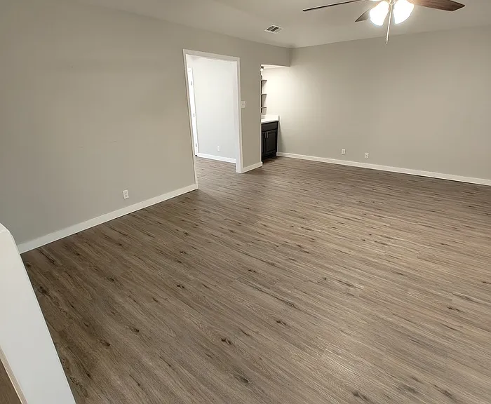 2404 Northtown Ct — Photo 3