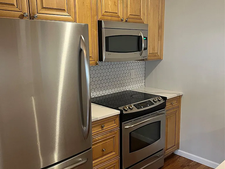77 Richmond Blvd #4A — Photo 3