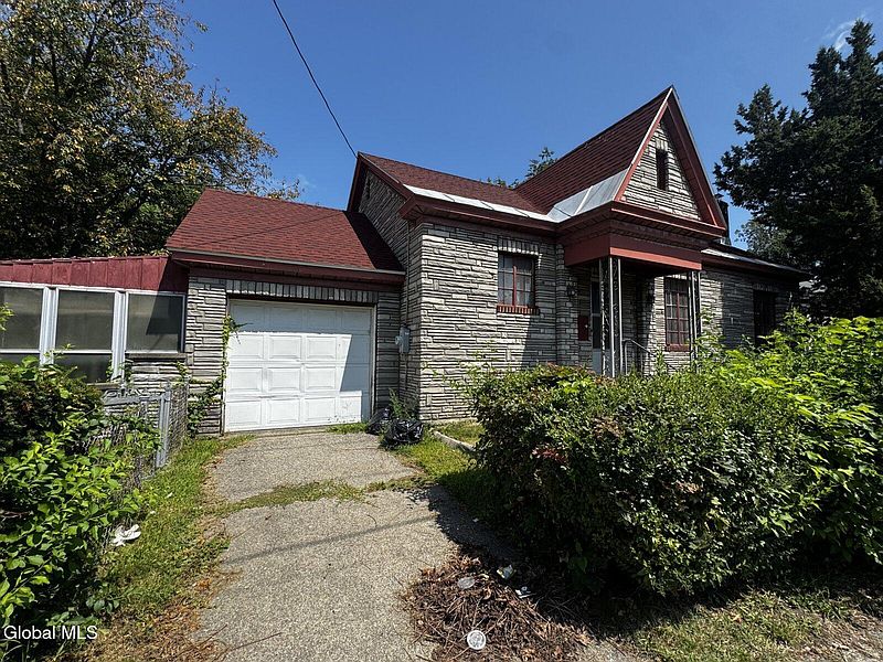 2nd image of 111 6th Avenue