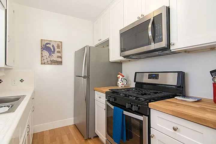 Whiting Court - 723 — Photo 3