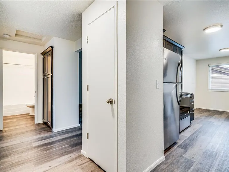 Barclay Square Where Convenience Meets Community Up to 1-Month Free! — Photo 43