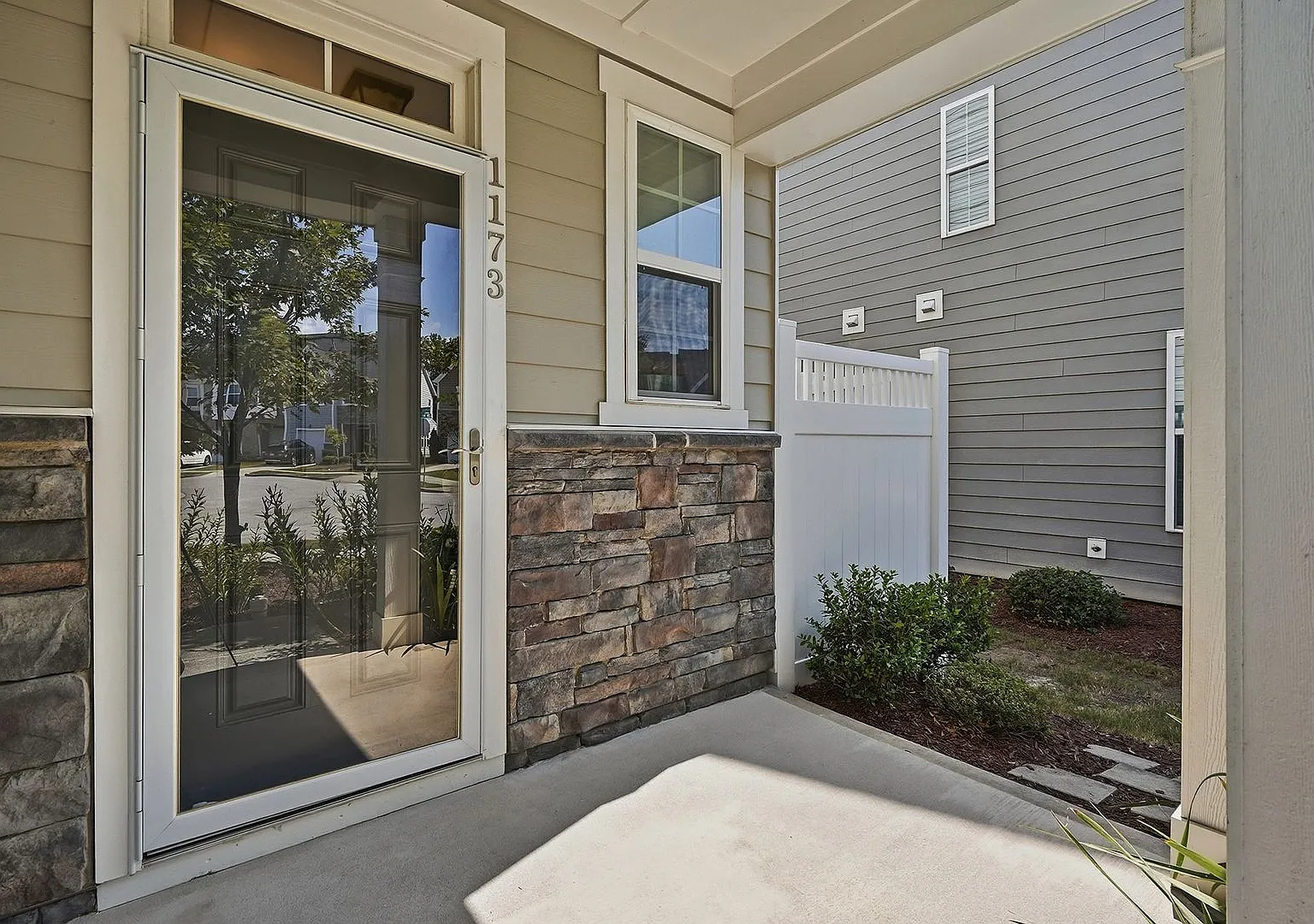Available Now! Great Corner Townhome Ready For You! — Photo 4