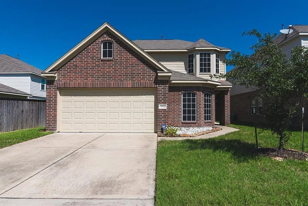 4 bed, 2.5 bath, 2368 sqft, $2,295 — Photo 1