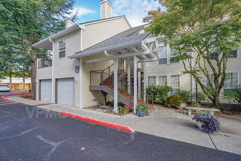 2 bed, 2.0 bath, 1045 sqft, $1,895 — Photo 2