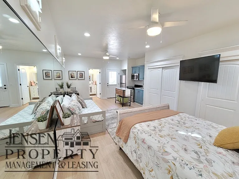 255 S 1150 W — Photo 26