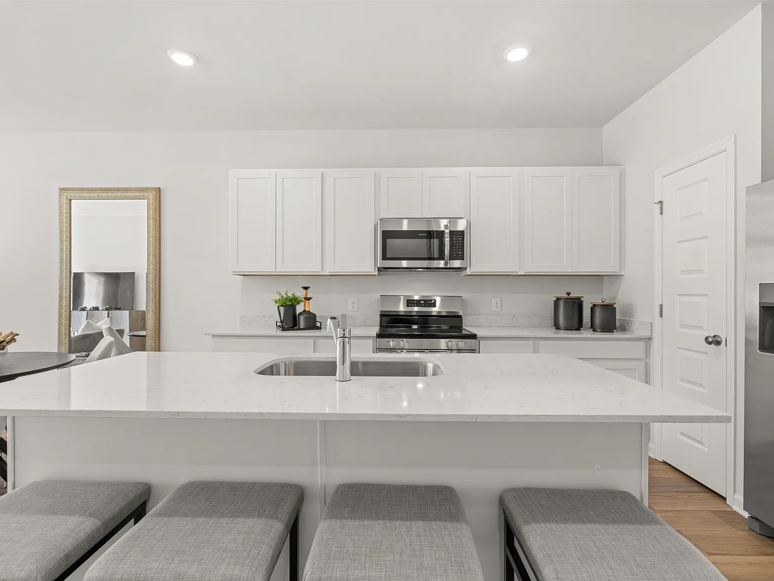 3 bed, 2.5 bath, 1846 sqft, $1,995 — Photo 2