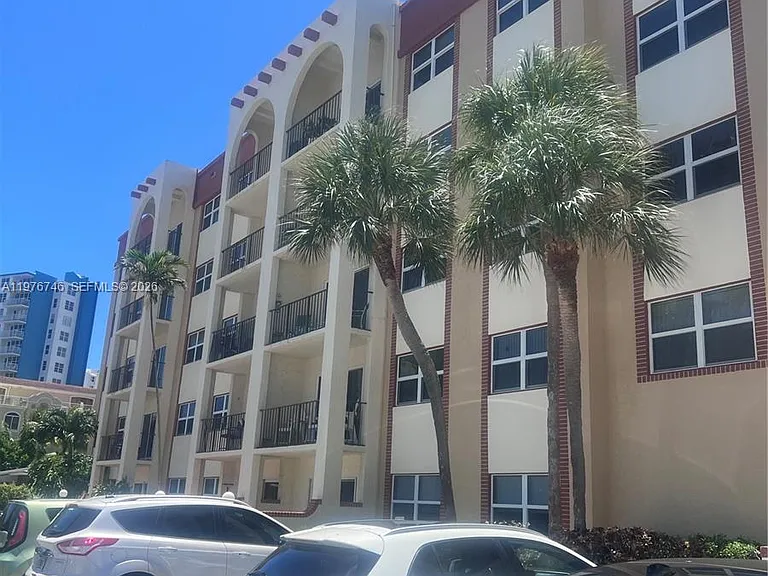 400 N Riverside Dr #410 — Photo 37