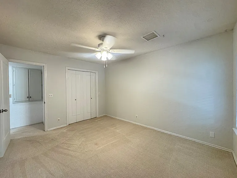 905 Rambling Oaks Dr — Photo 17