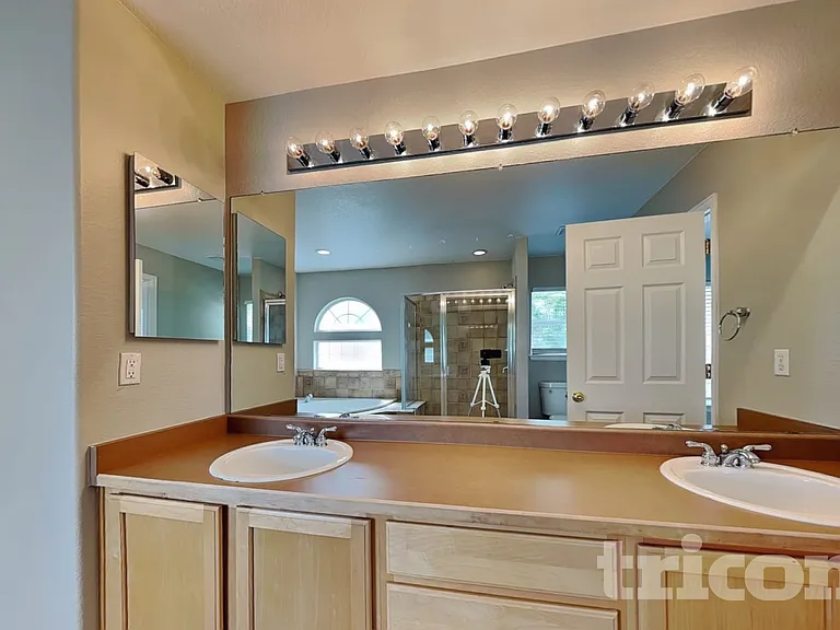 4836 Ireland Ct — Photo 11